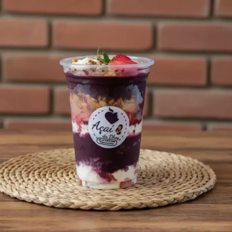 Morango, Banana, Leite em pó,Granola