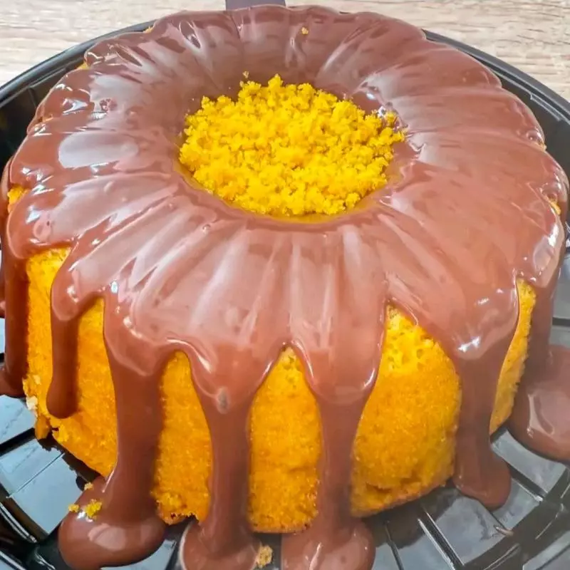 BOLO VULCÃO Tamanho 20 cm