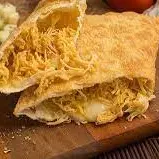 PASTEL DE FRANGO COM CATUPIRY