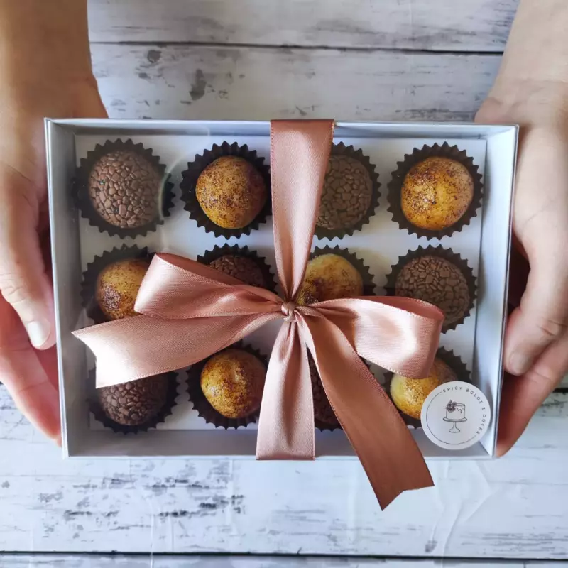Caixa com 12 brigadeiros