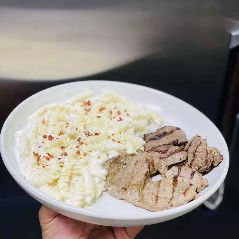 Lomito al grill y pasta a la Crema