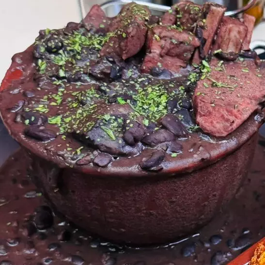 FEIJOADA M (S/ACOMPANHAMENTOS)