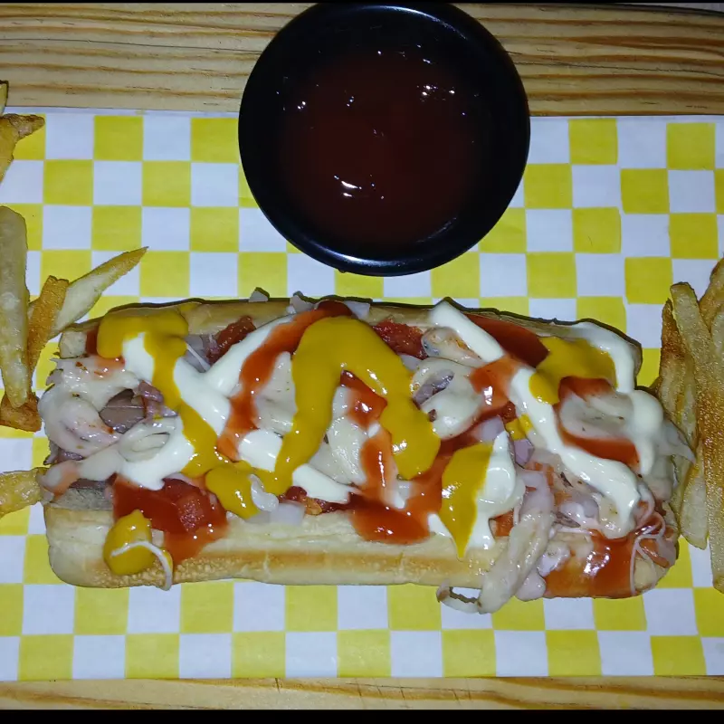 HOT-DOG CON QUESO OAXACA Y TOCINO