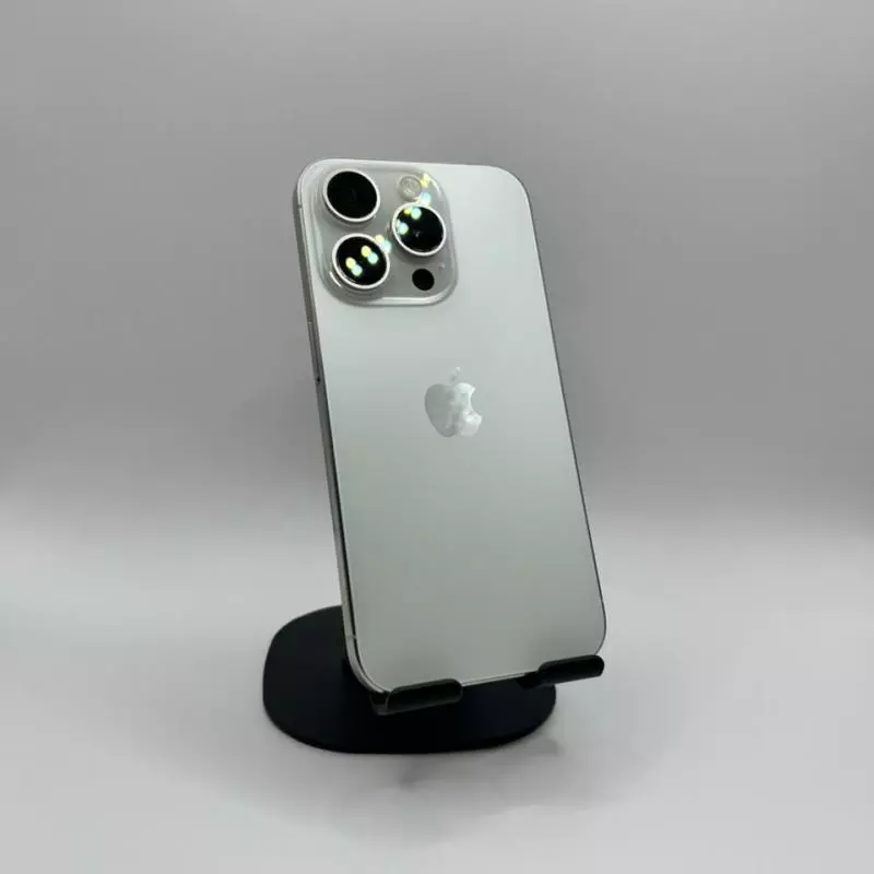 15 PRO 256GB BRANCO TITÂNIO