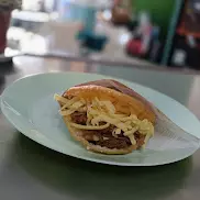 Arepa Mechada con queso