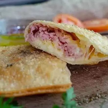 PASTEL PRESUNTO E QUEIJO