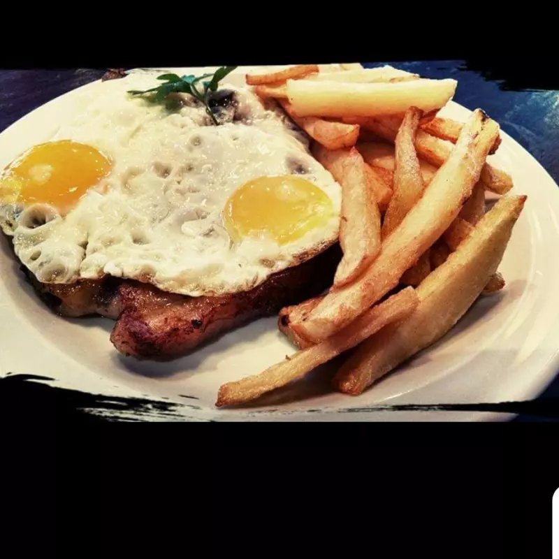 Bife  de costilla a caballo