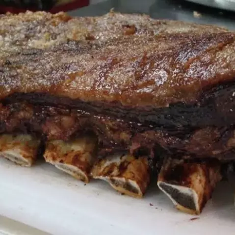 COSTELA BOVINA COM OSSO ASSADA