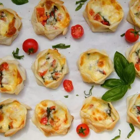Empanada de Pesto y Tomate