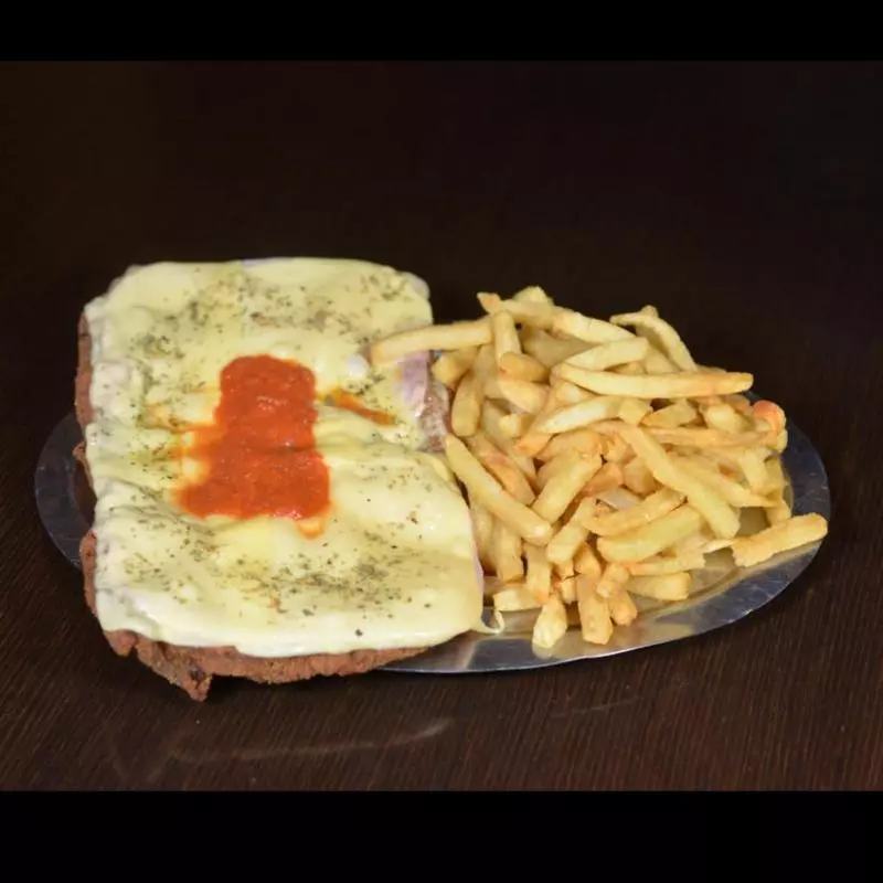 Milanesa Napolitana con Papas fritas