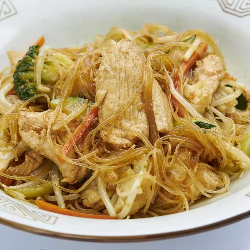 Fideo de Arroz con Pollo