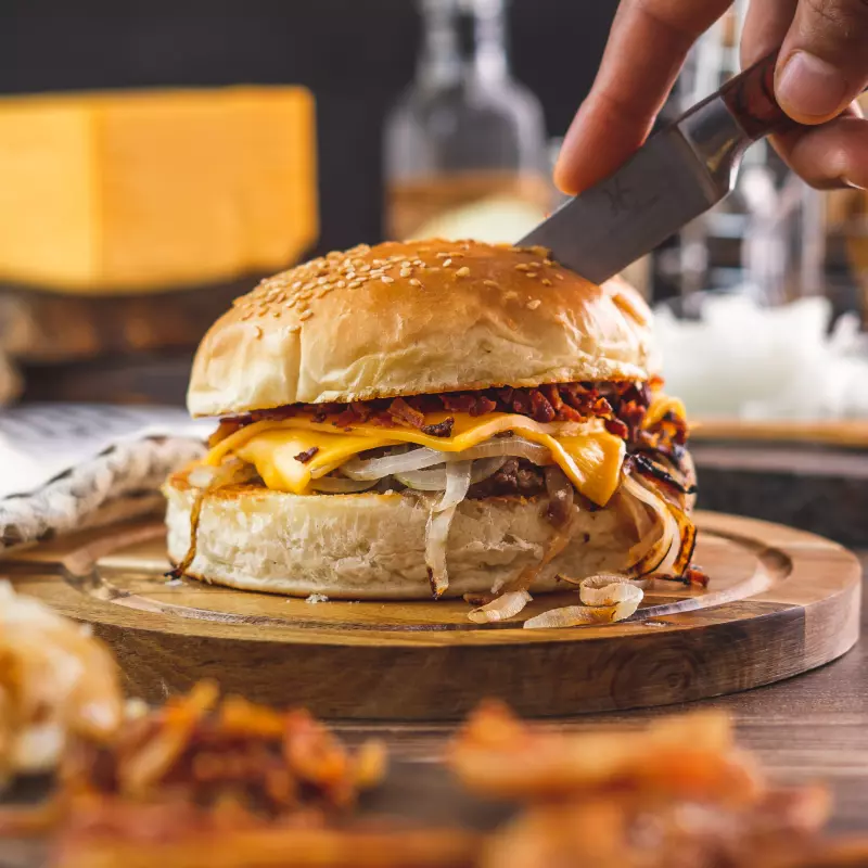 1 Burger + 1 lata de bebida