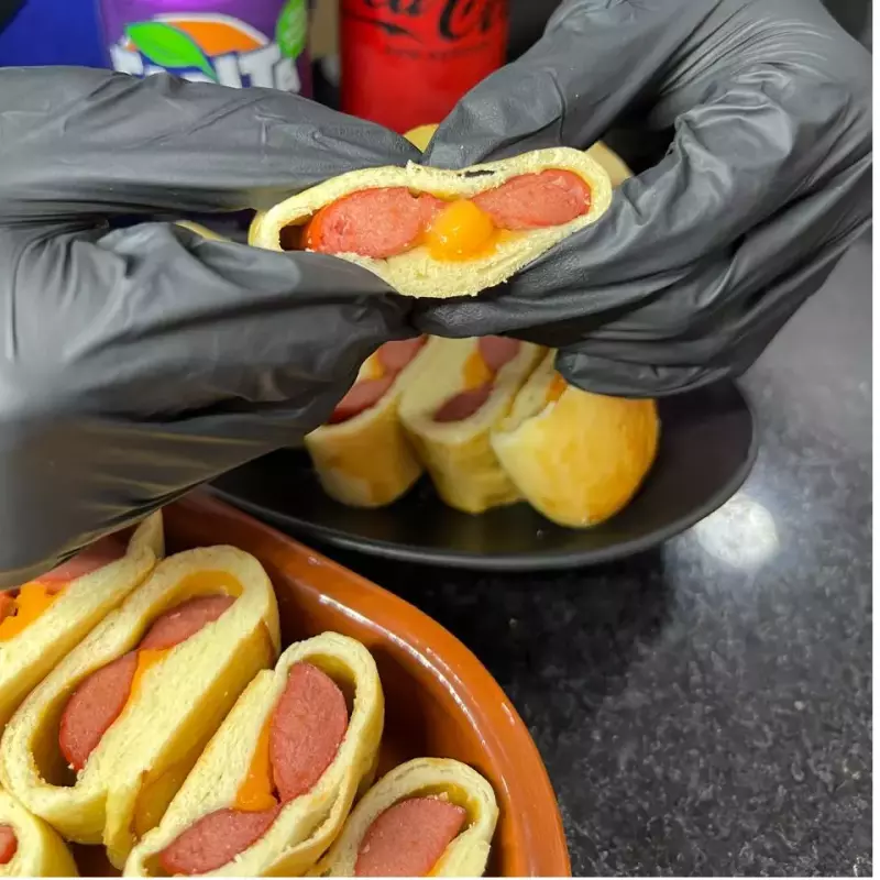 Enroladinho de salsicha com cheddar