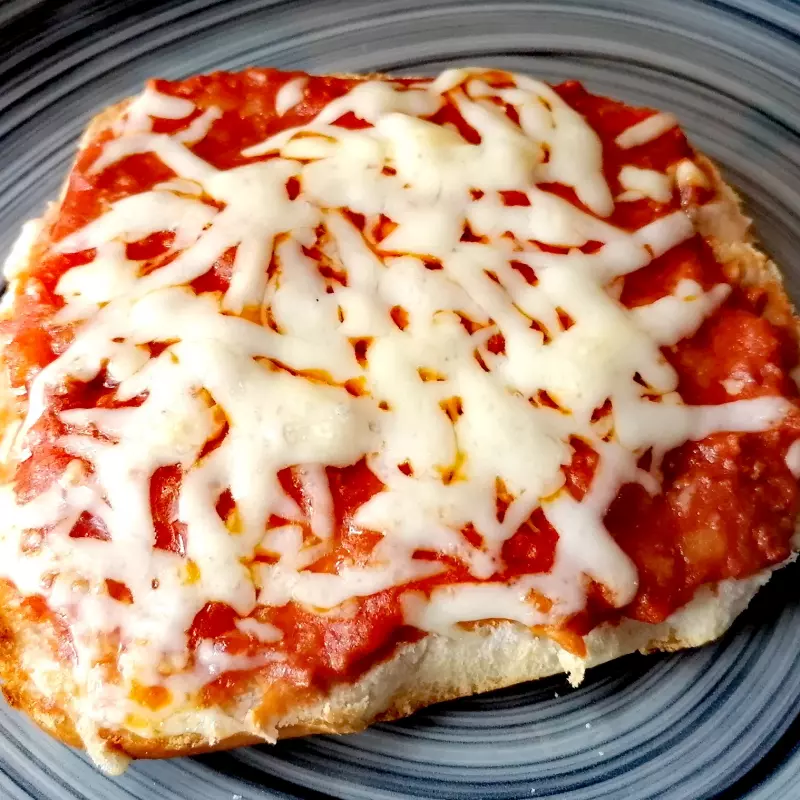 Medio Mollete Picadillo Rojo