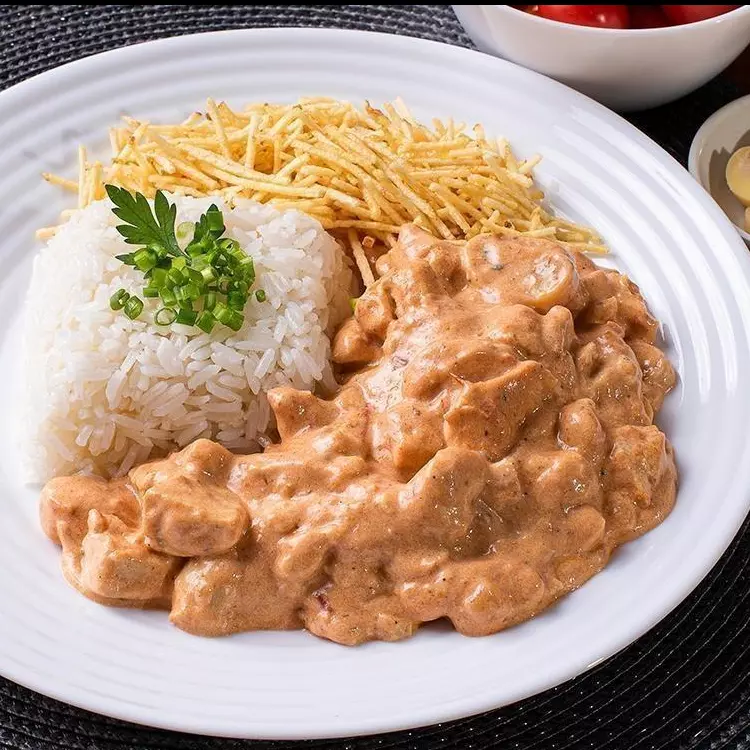 ESTROGONOFE DE FRANGO