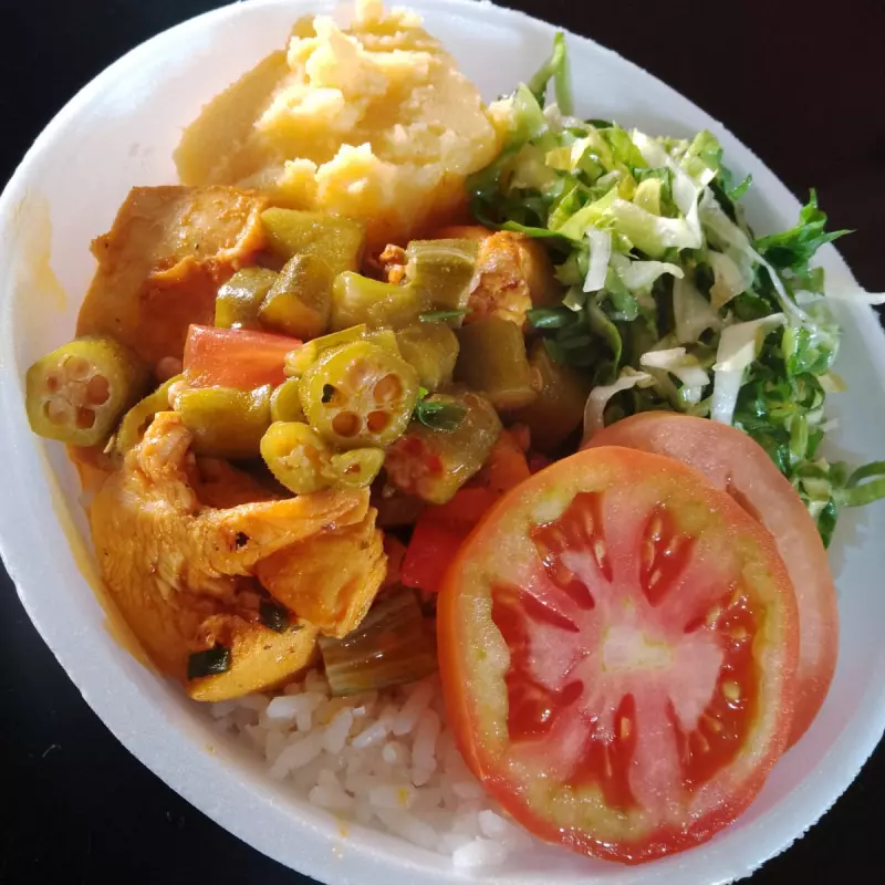 Frango ao molho com Quiabo e Angu