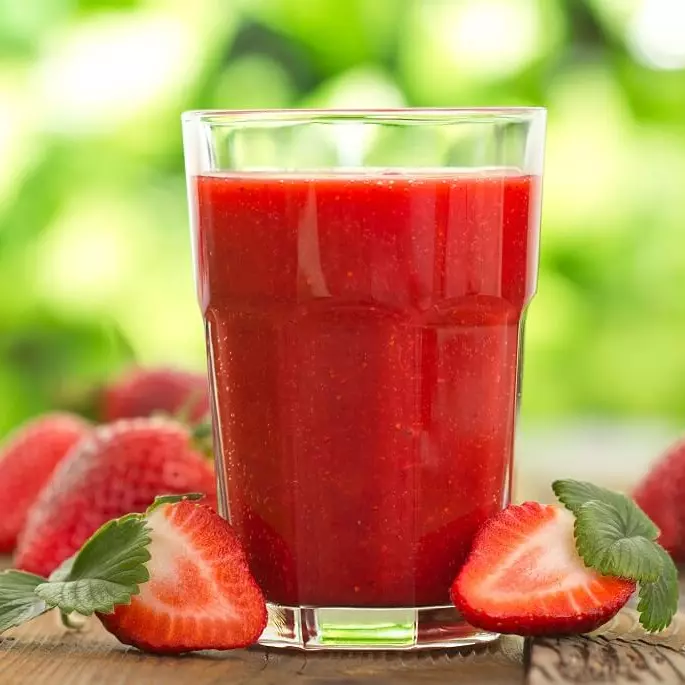 Morango com gengibre e couve