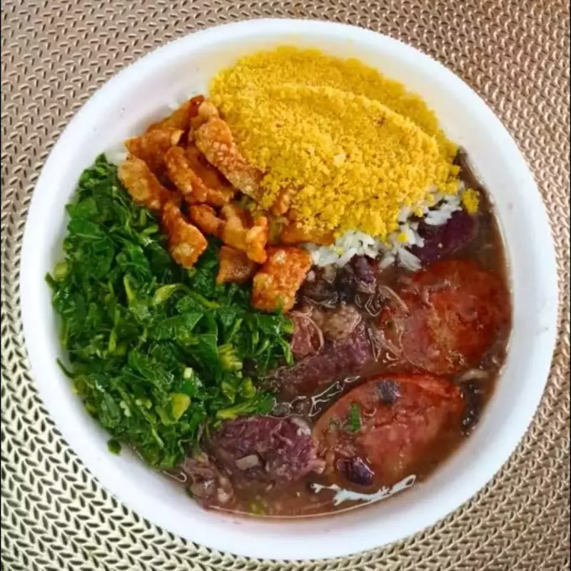 Marmita de feijoada para viagem
