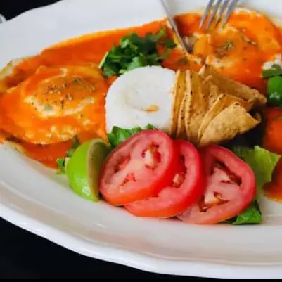huevos rancheros con salsa de tomate