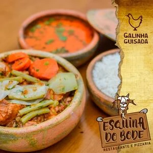 Galinha guizada  refeição-