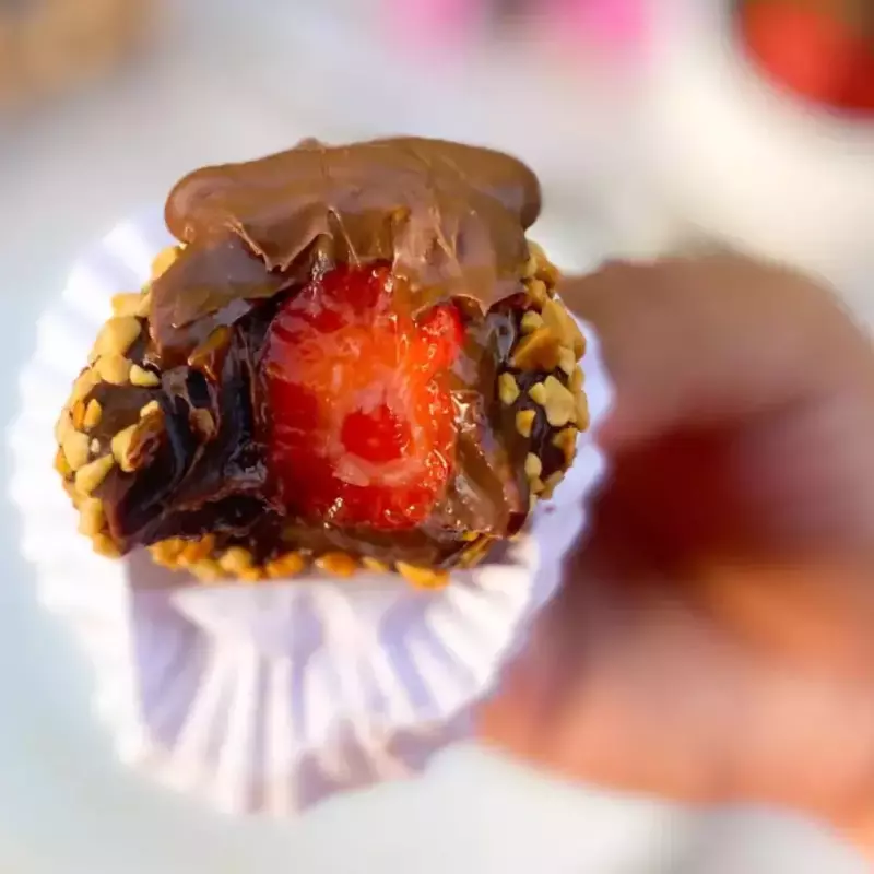 Coxinha de Morango Ferrero