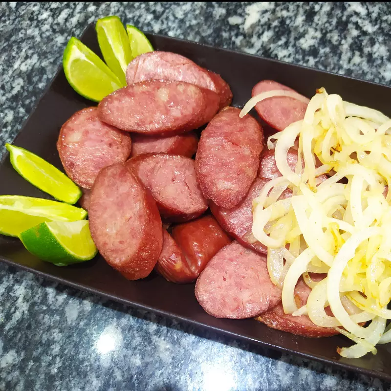 Calabresa Acebolada
