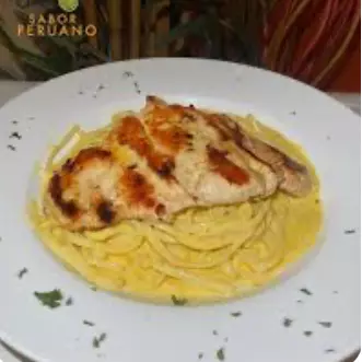 Tallarines a la huancaina con