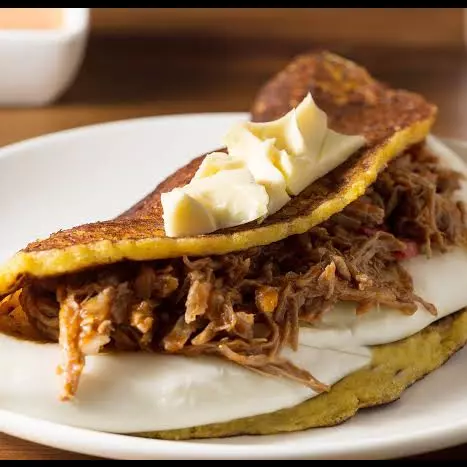 Cachapa 1/2 Q/Mano y Carne Mechada.