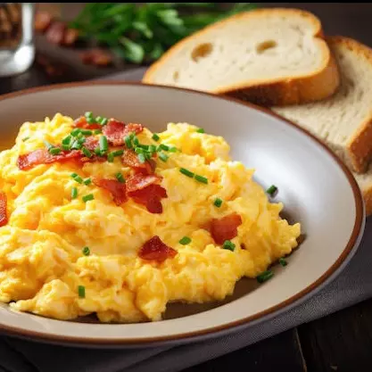 OVOS MEXIDOS COM BACON