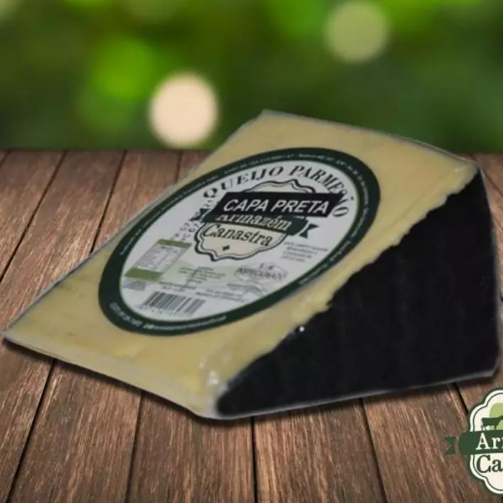 Queijo Parmesão cunha capa preta Kg