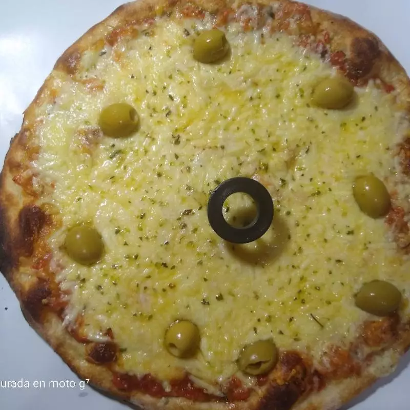 • Pizza Cuatro Quesos