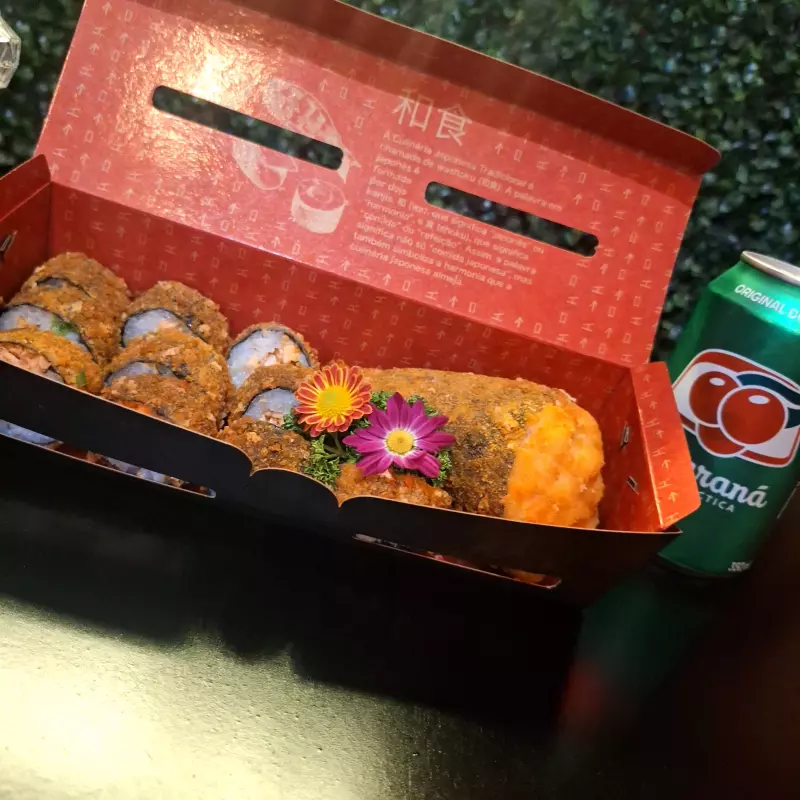 10 Hot + temaki + refri lata