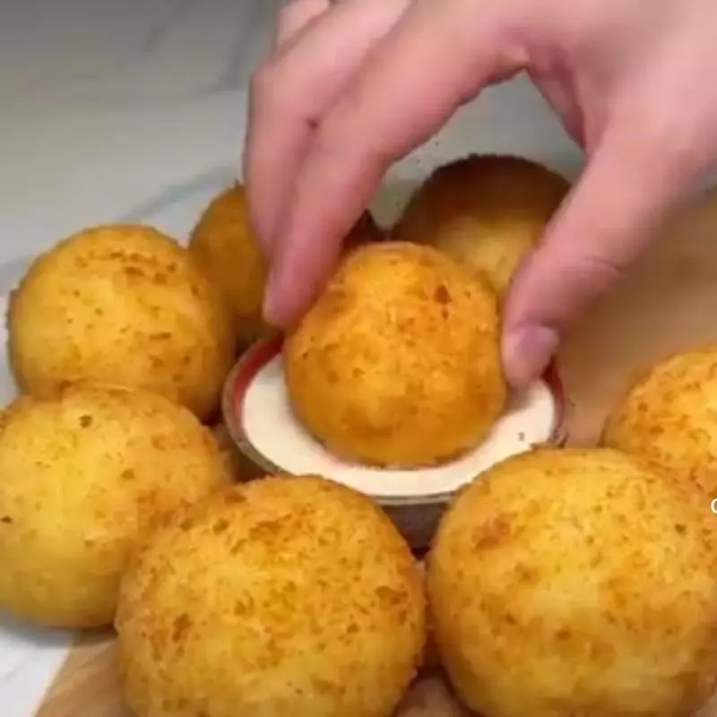 BOLINHA CAMARAO COM ALHO PORO