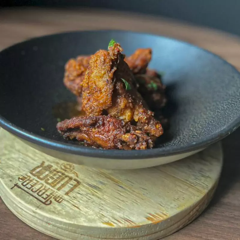 ALITAS EN SALSA ANTICUCHERA