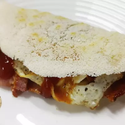 Queijo com Ovo e Bacon.