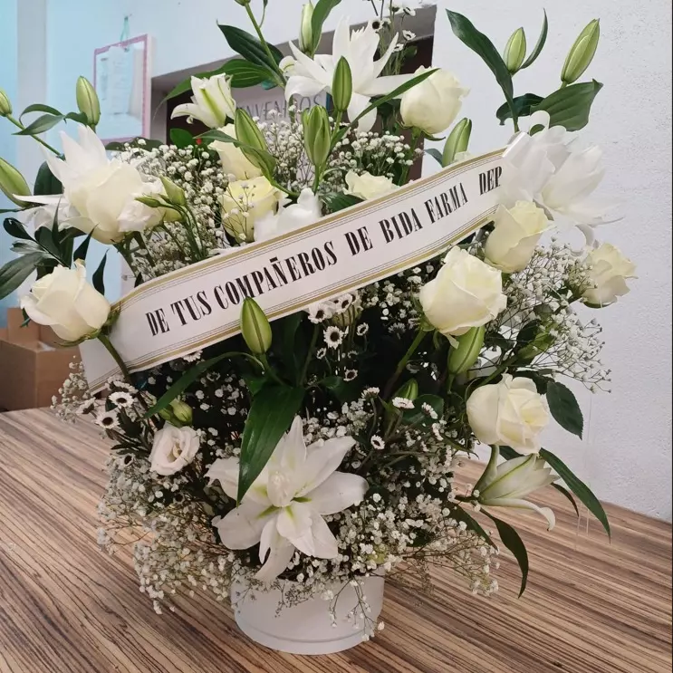 Centro de lilis y rosas