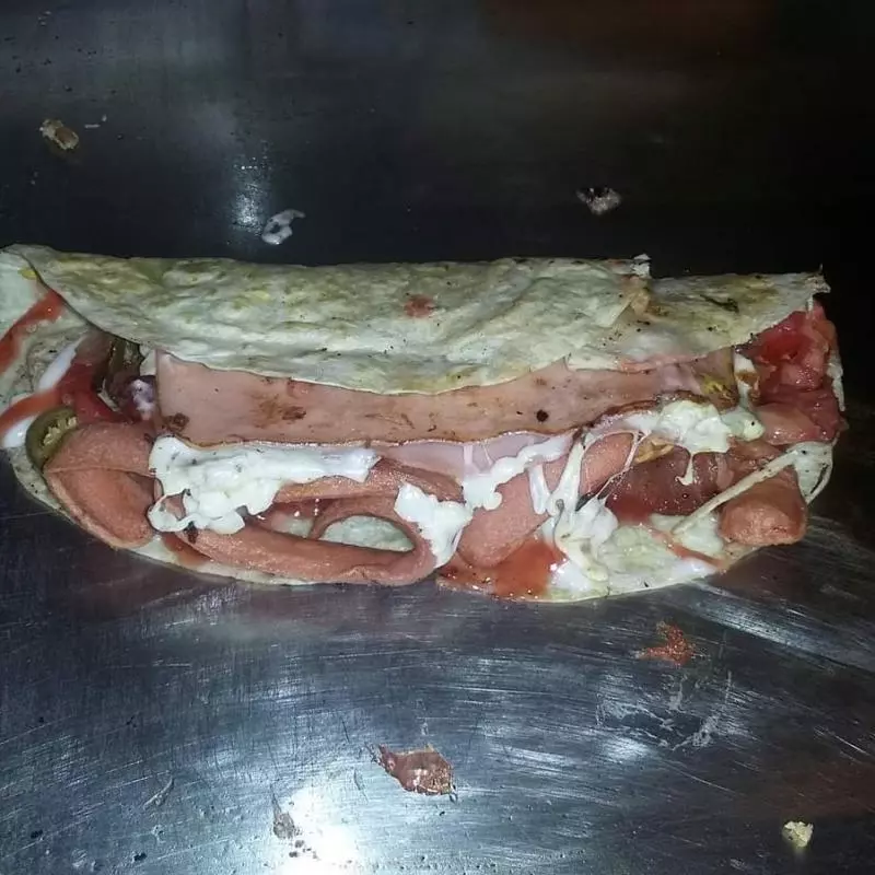 Quesadilla de carnes frias