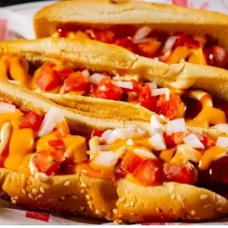 Hot dog de salchicha para asar