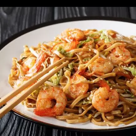 Yakisoba frutos do mar (salmao e ca)