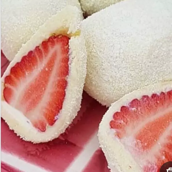 Coxinha de Ninho com Morango