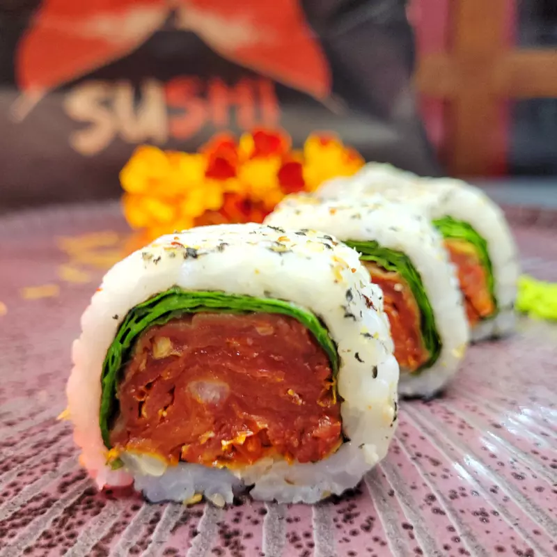 Uramaki Tomate Seco com Rúcula