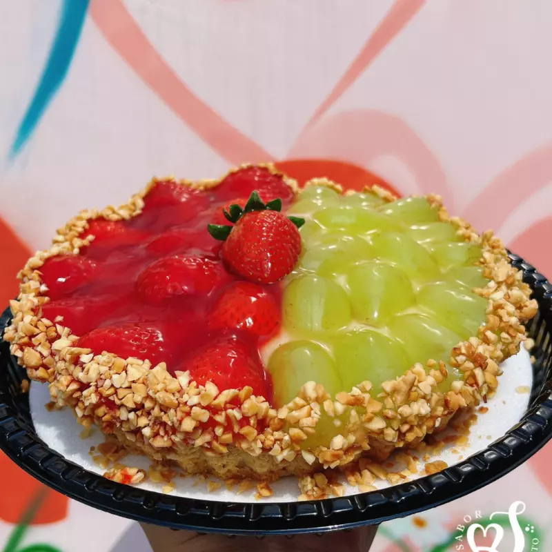 Torta Mista de Morango e Uva M