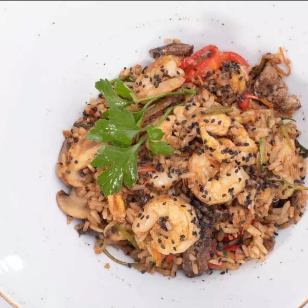 Arroz al estilo Chaufa De Mariscos