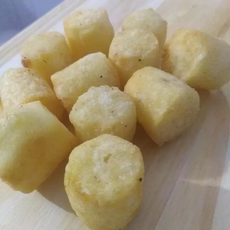 Porção de mandioca frita