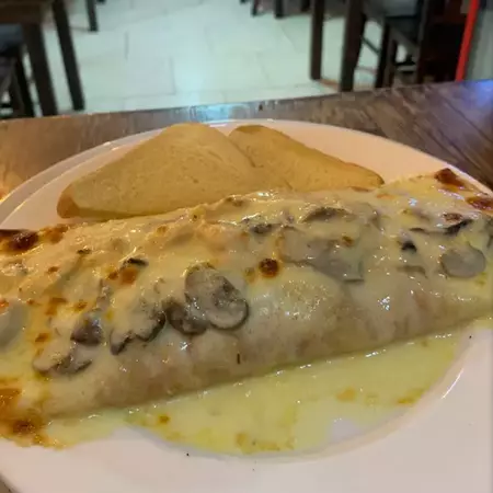 Crepe Pollo Queso y Champiñones
