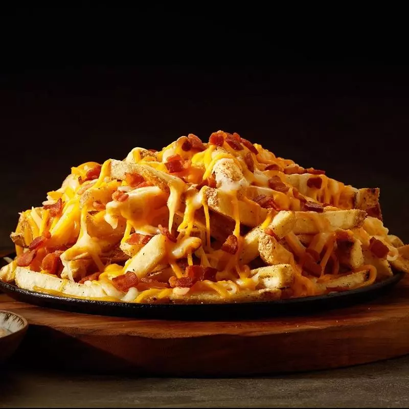 Porção de Fritas com Queijo e Bacon