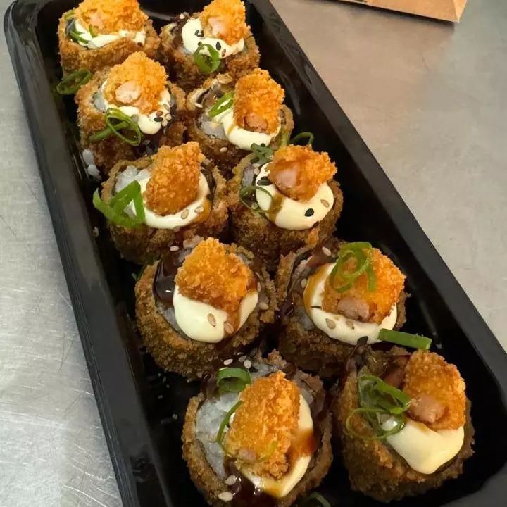 Hot Roll Salmão Empanado