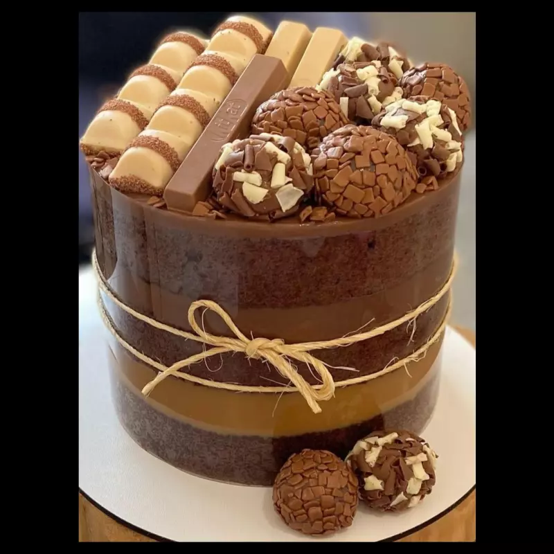 BOLO COMEMORE DOCE DE LEITE 15CM