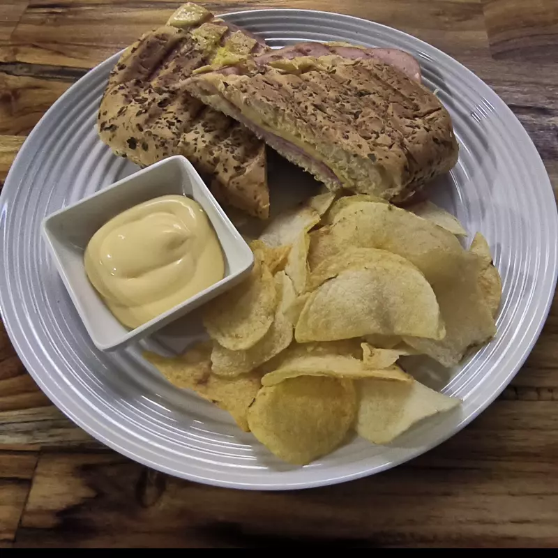 Sandwich Jamón y Queso