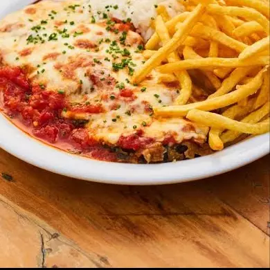 Bife á Parmegiana com Batata Frita
